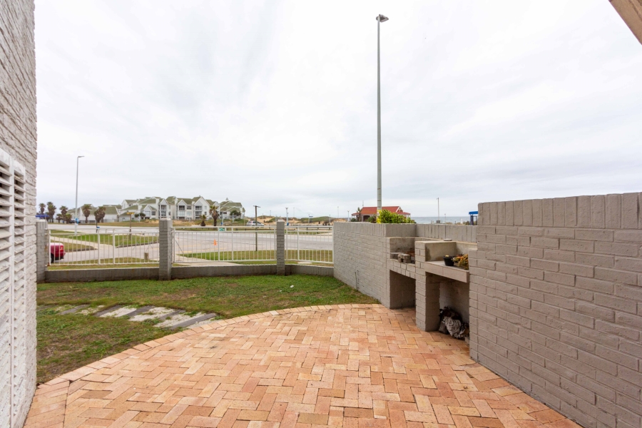 2 Bedroom Property for Sale in Summerstrand Eastern Cape